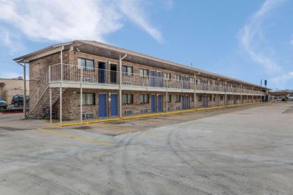 Motel 6-Dyersburg TN - image 2