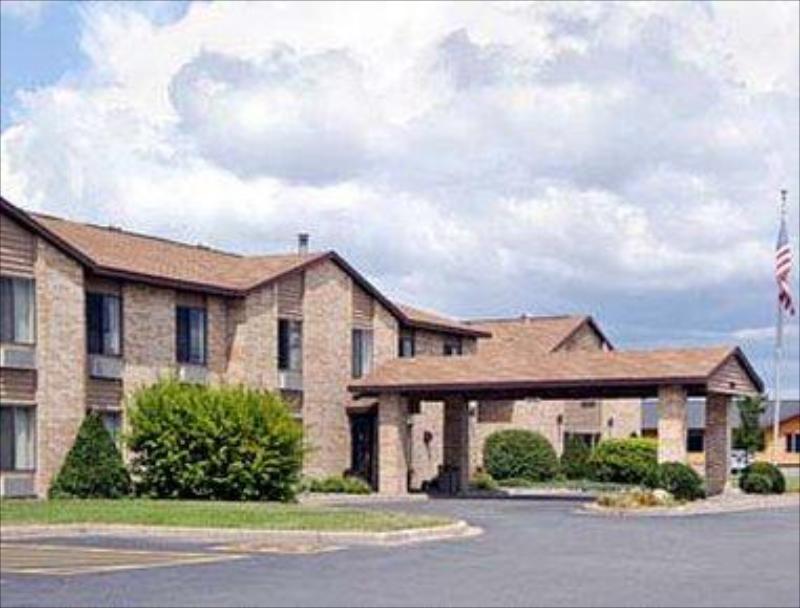 Days Inn by Wyndham Eagle River - image 2