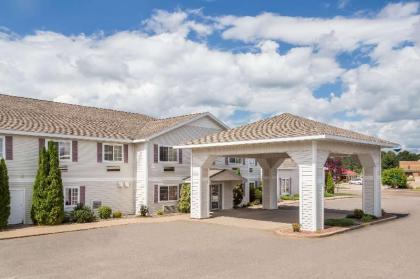 Super 8 by Wyndham Eagle River