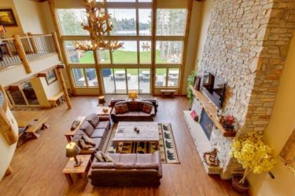 Whispering Pines Lodge: 11 Bedroom