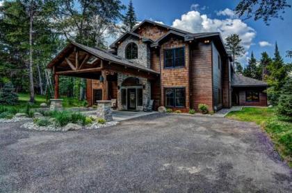 Whispering Pines Lodge: 9 Bedroom