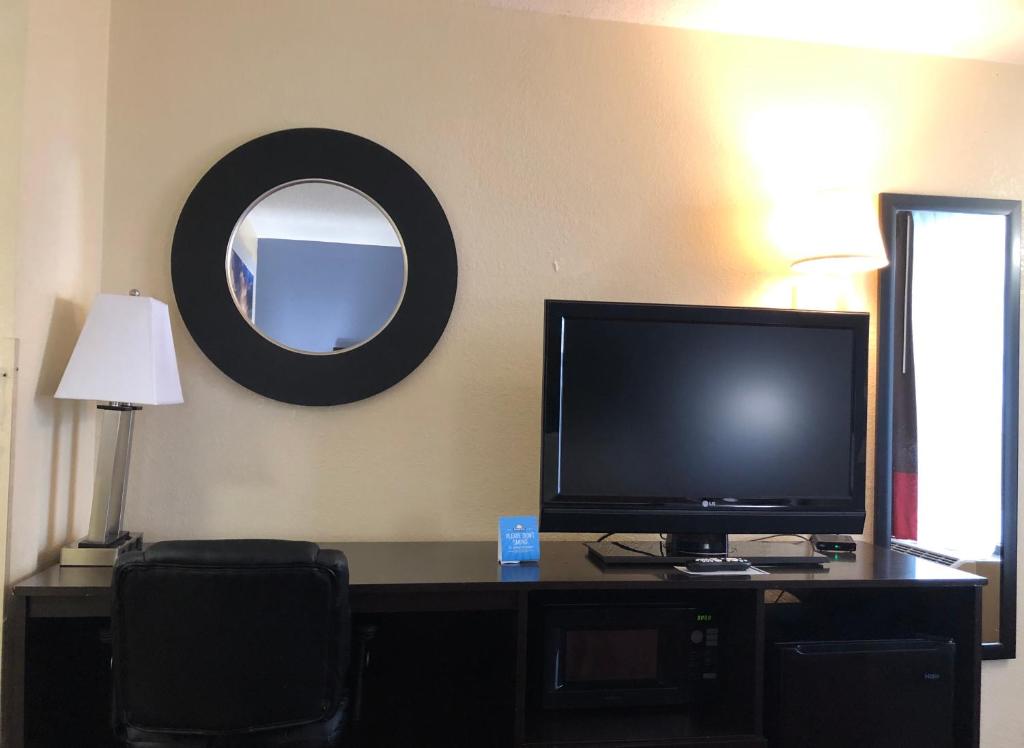 Days Inn by Wyndham Easley West Of Greenville/Clemson Area - image 2