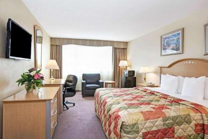 Days Hotel by Wyndham East Brunswick Conference Center - image 8