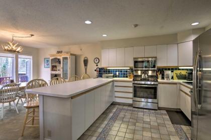 Ski-in Condo with Hot Tub on Burke Mtn Slopes! - image 2