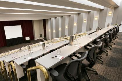 LaGuardia Plaza Hotel - image 10