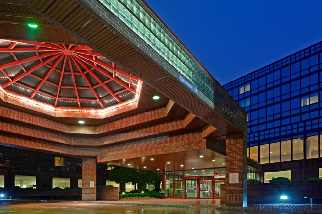LaGuardia Plaza Hotel - image 2