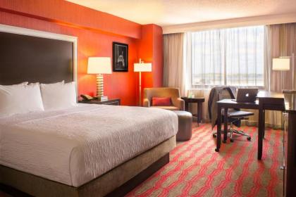LaGuardia Plaza Hotel - image 8