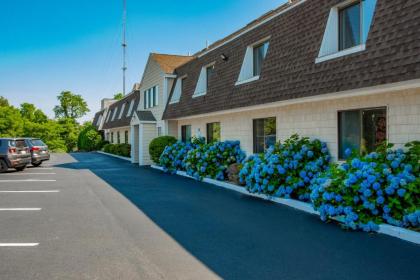 The Admiralty Inn & Suites - image 5