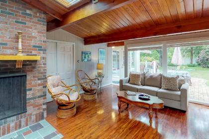 Family Beach Retreat - image 8