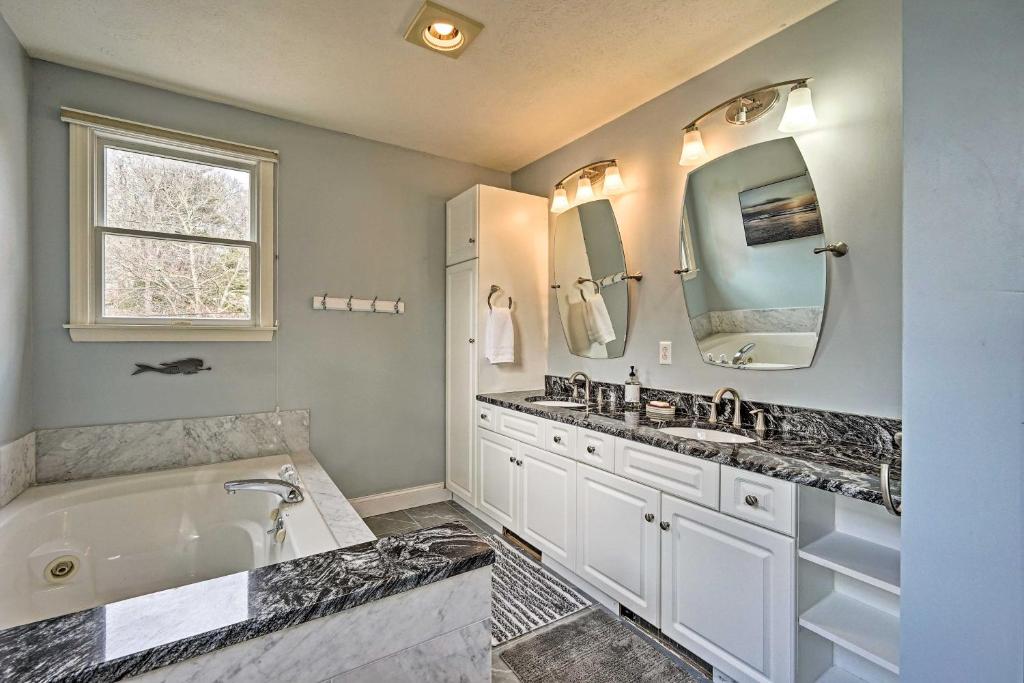 Waterfront Home on Beautiful Jenkins Pond! - image 3
