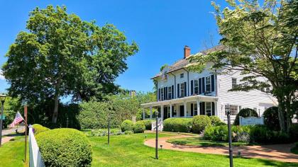 The Hedges Inn - image 1