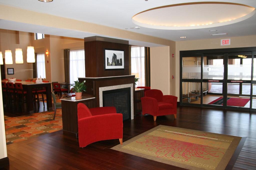 Hampton Inn & Suites East Hartford - image 2