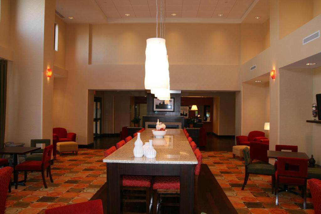 Hampton Inn & Suites East Hartford - image 3