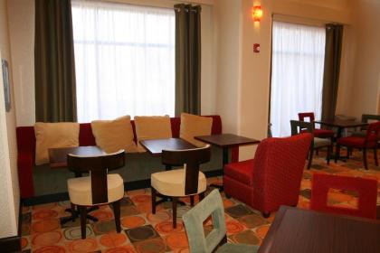 Hampton Inn & Suites East Hartford - image 4