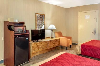 Econo Lodge East Hartford - Hartford - image 11