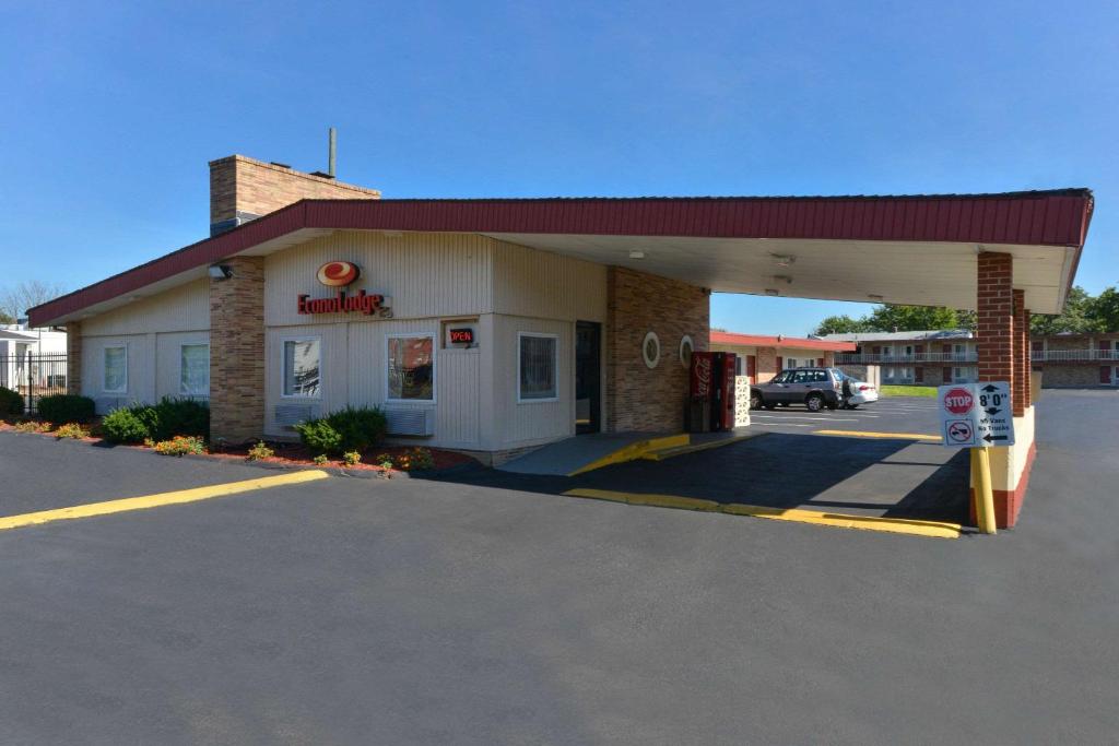 Econo Lodge East Hartford - Hartford - image 3