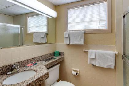 Econo Lodge East Hartford - Hartford - image 9