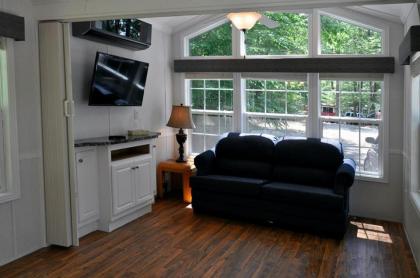 Tuxbury Pond Camping Resort Cottage - image 12