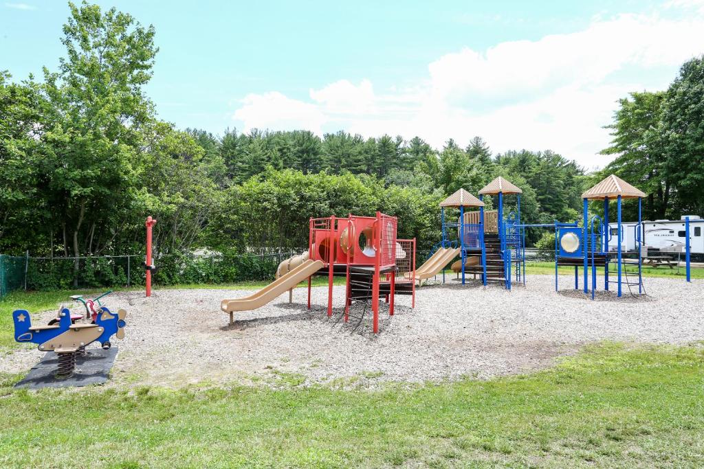 Tuxbury Pond Camping Resort Tiny House Riley - image 2