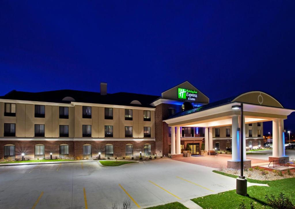 Holiday Inn Express Hotel & Suites East Lansing an IHG Hotel - main image