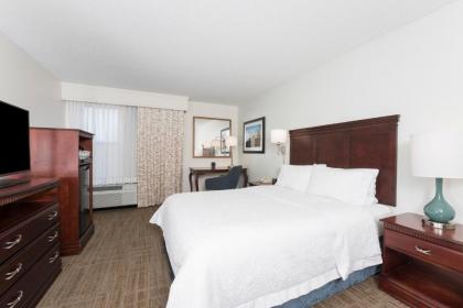 Hampton Inn East Lansing - image 11