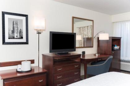 Hampton Inn East Lansing - image 12