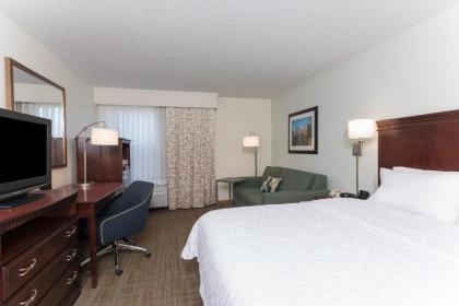 Hampton Inn East Lansing - image 14