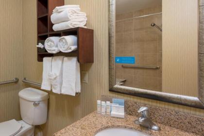 Hampton Inn East Lansing - image 6