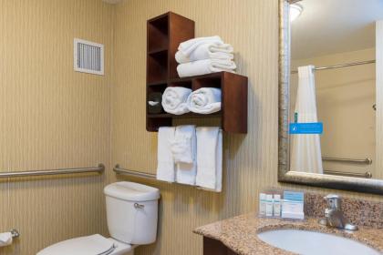 Hampton Inn East Lansing - image 8