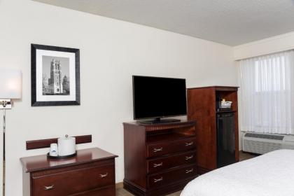 Hampton Inn East Lansing - image 9