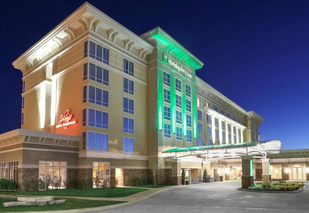 Holiday Inn and Suites East Peoria an IHG Hotel - main image