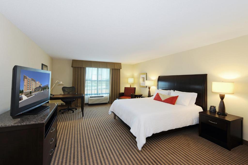 Hilton Garden Inn Atlanta Airport North - image 4