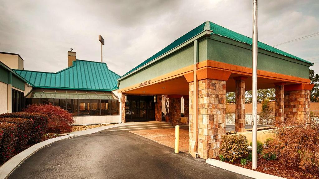 Best Western Plus Arbour Inn and Suites - main image