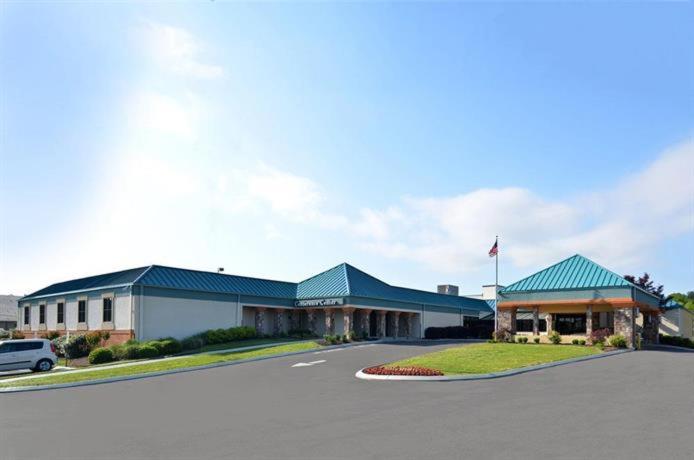 Best Western Plus Arbour Inn and Suites - image 5