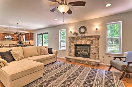 Stroudsburg Hideaway with Community Pool Access