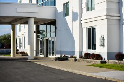 Embassy Suites Syracuse - image 2