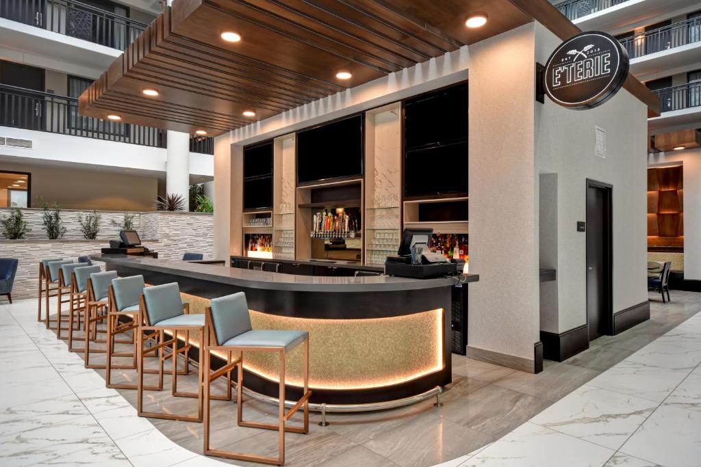 Embassy Suites Syracuse - image 7