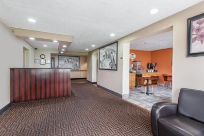 Executive East Syracuse Hotel - image 9