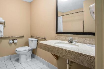 Quality Inn & Suites East Troy - image 7