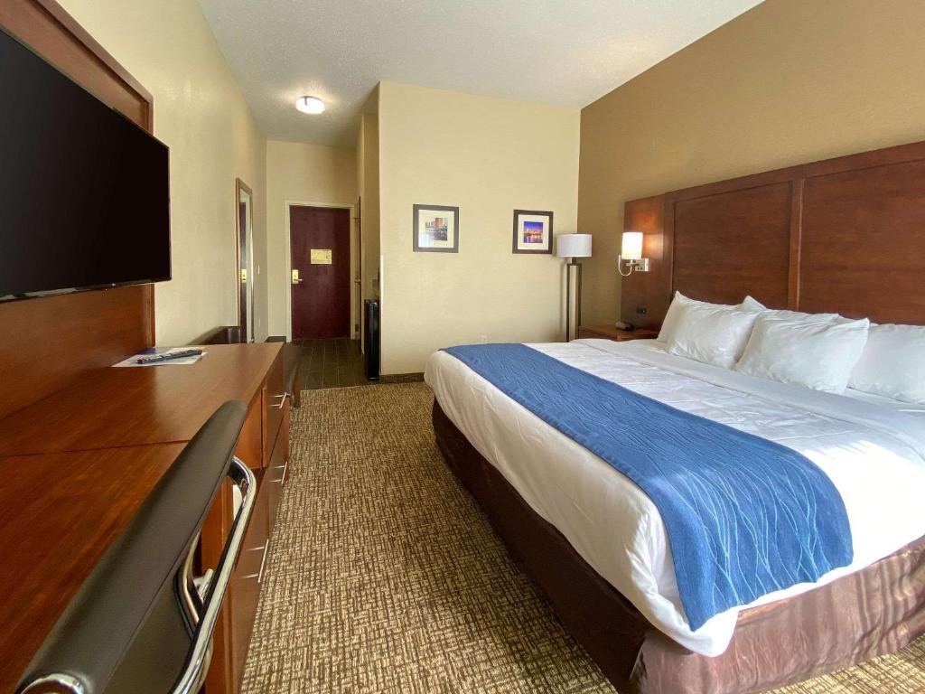 Comfort Inn East Windsor - Springfield - main image