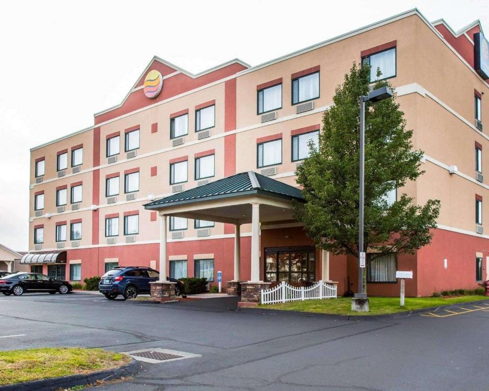 Comfort Inn East Windsor - Springfield - image 2