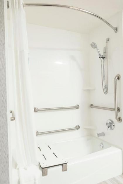 Hampton Inn Easton - image 7