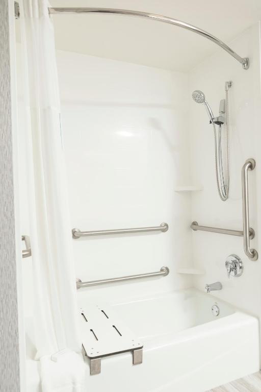 Hampton Inn Easton - image 7