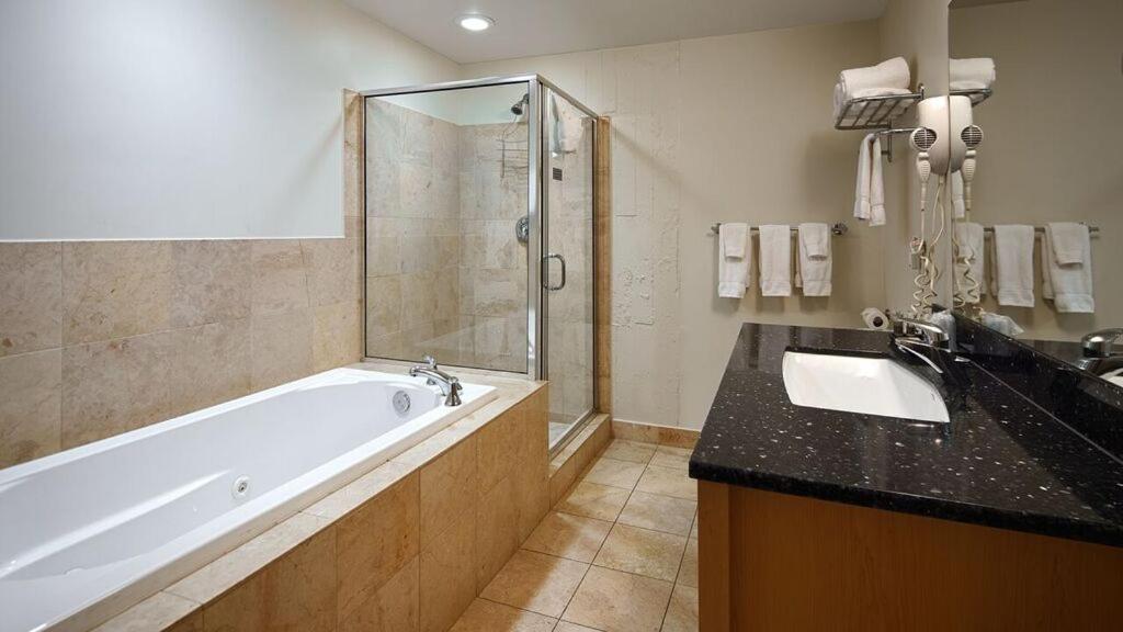 Grand Eastonian Hotel & Suites Easton - image 2
