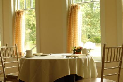 The Oaks Waterfront Inn - image 3