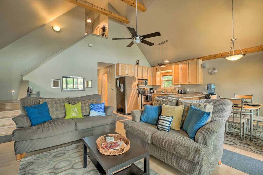 Upscale Lake Living Private Dock and Beach! - image 7