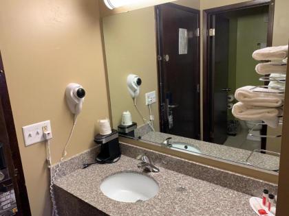 Super 8 by Wyndham Eau Claire WI - image 12