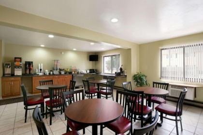 Super 8 by Wyndham Eau Claire WI - image 2