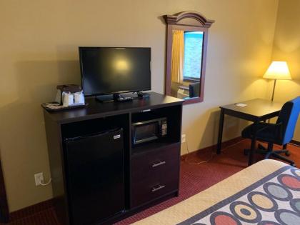 Super 8 by Wyndham Eau Claire WI - image 3