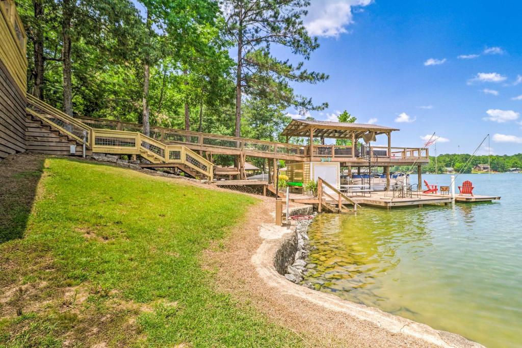 Lake Martin Cabin with Luxury Dock and Kayaks! - image 7